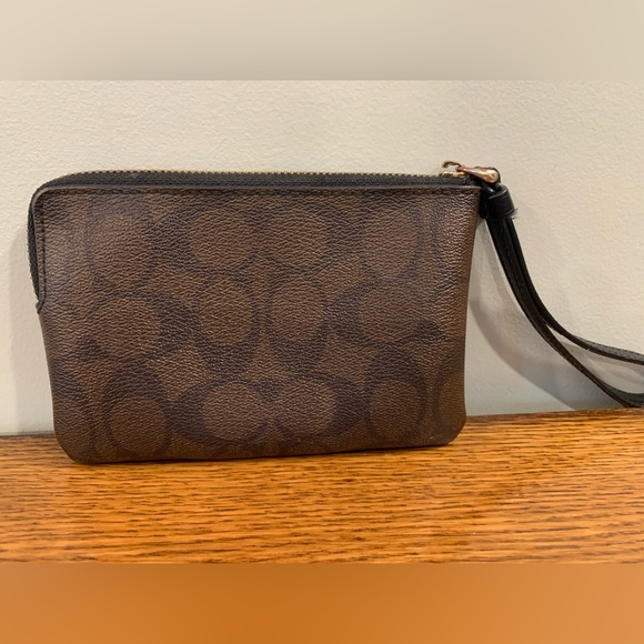 EUC Coach Corner Zip Wristlet in Signature Canvas - Picture 2 of 4